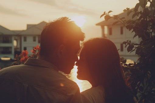 How to Find Love While Traveling"